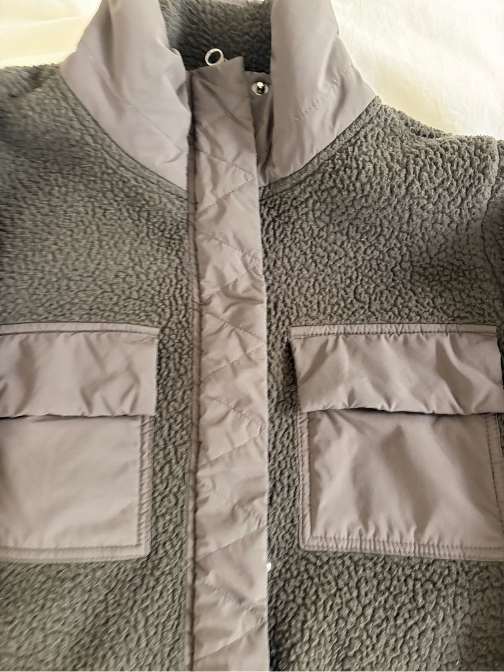 Vuori Women’s Lightweight Sherpa Jacket in Dark Gray - Picture 2 of 2